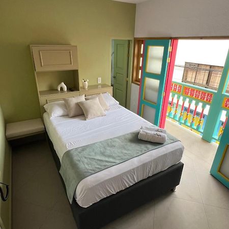 Hotel Chromatic Guatape Bagian luar foto
