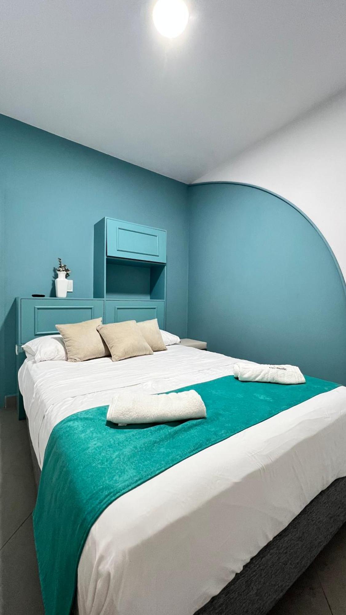 Hotel Chromatic Guatape Bagian luar foto