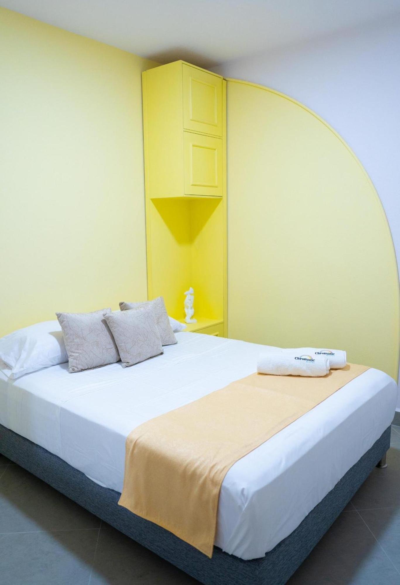 Hotel Chromatic Guatape Bagian luar foto
