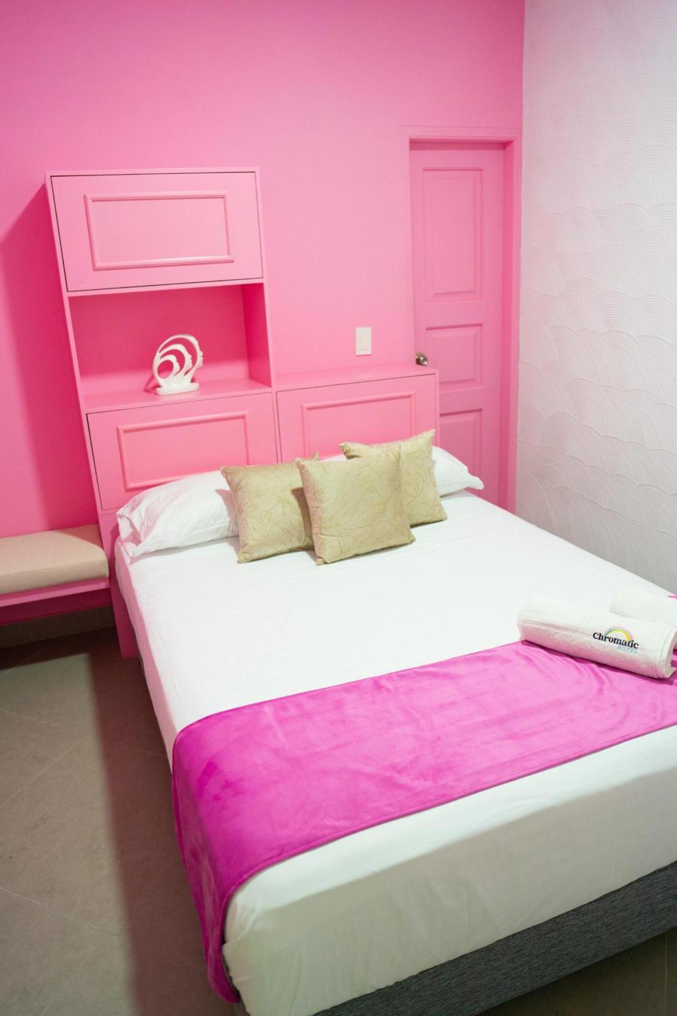 Hotel Chromatic Guatape Bagian luar foto